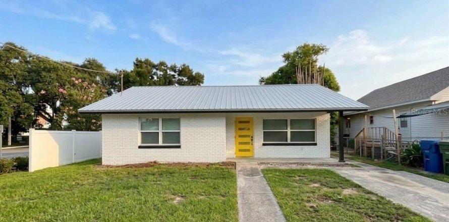 Apartment in Winter Haven, Florida 2 bedrooms, 100.52 sq.m. № 2209909