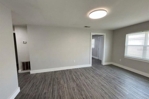 Apartment in Winter Haven, Florida 2 bedrooms, 100.52 sq.m. № 2209909 - photo 3