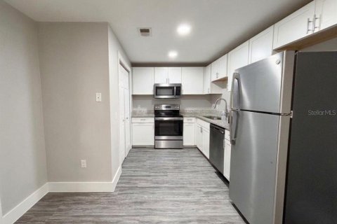 Apartment in Winter Haven, Florida 2 bedrooms, 100.52 sq.m. № 2209909 - photo 6