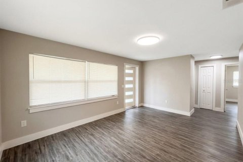 Apartment in Winter Haven, Florida 2 bedrooms, 100.52 sq.m. № 2209909 - photo 8
