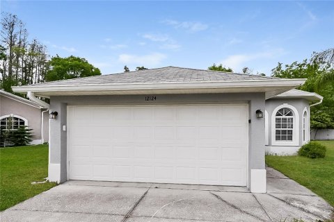 House in New Port Richey, Florida 3 bedrooms, 105.54 sq.m. № 1899118 - photo 1