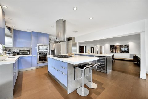 House in Miami, Florida 5 bedrooms, 273.41 sq.m. № 2022765 - photo 22