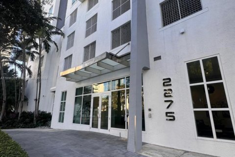 Condo in Miami, Florida, 1 bedroom  № 1862670 - photo 1