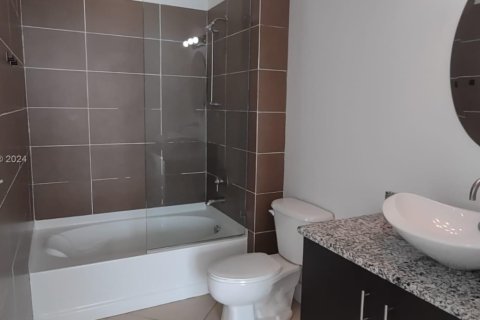 Condo in Miami, Florida, 1 bedroom  № 1862670 - photo 17