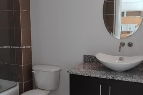 Condo in Miami, Florida, 1 bedroom  № 1862670 - photo 16