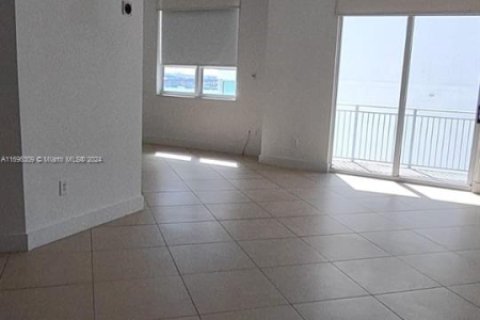 Condo in Miami, Florida, 1 bedroom  № 1862670 - photo 12