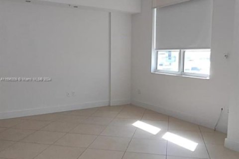 Condo in Miami, Florida, 1 bedroom  № 1862670 - photo 15