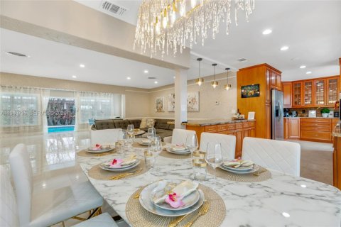 Villa ou maison à louer à Lauderdale-by-the-Sea, Floride: 5 chambres, 226.68 m2 № 2152994 - photo 5