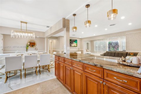 Villa ou maison à louer à Lauderdale-by-the-Sea, Floride: 5 chambres, 226.68 m2 № 2152994 - photo 6