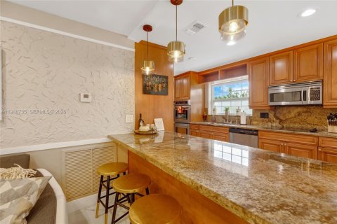 Villa ou maison à louer à Lauderdale-by-the-Sea, Floride: 5 chambres, 226.68 m2 № 2152994 - photo 7