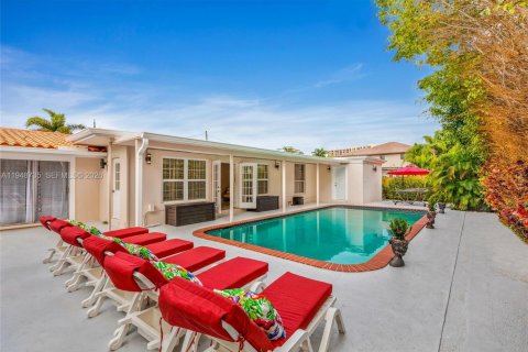 Villa ou maison à Lauderdale-by-the-Sea, Floride 5 chambres, 226.68 m2 № 2152994