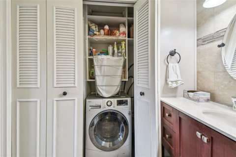 Condo in Largo, Florida, 2 bedrooms  № 1837948 - photo 12
