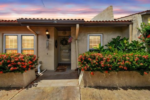 Condo in Largo, Florida, 2 bedrooms  № 1837948 - photo 1