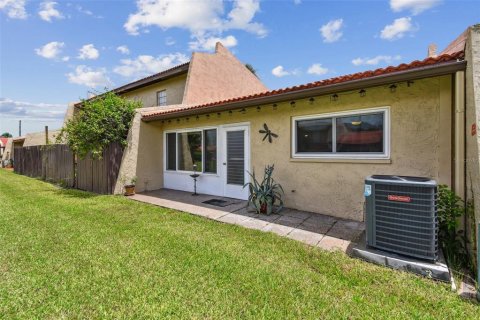 Condo in Largo, Florida, 2 bedrooms  № 1837948 - photo 19