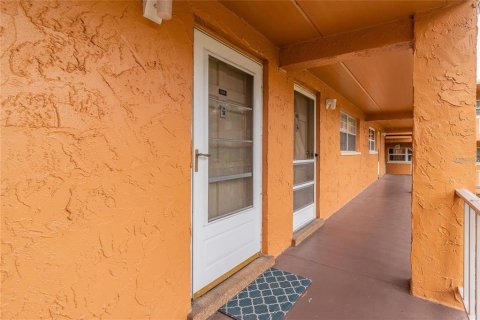 Condo in Largo, Florida, 1 bedroom  № 2196466 - photo 4