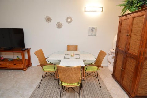 Condo in Largo, Florida, 1 bedroom  № 2196466 - photo 11