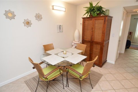 Condo in Largo, Florida, 1 bedroom  № 2196466 - photo 12