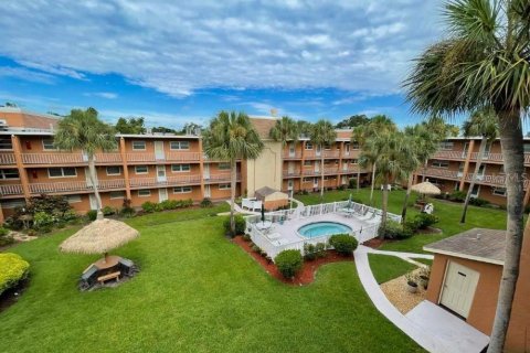 Condo in Largo, Florida, 1 bedroom  № 2196466 - photo 3
