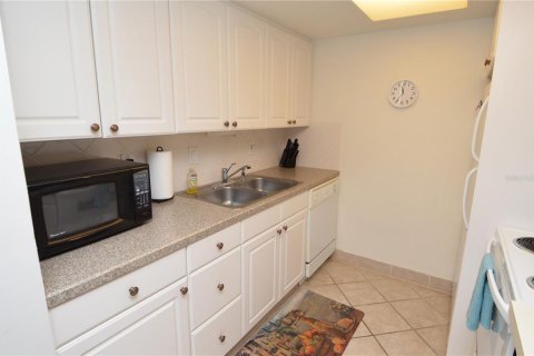 Condo in Largo, Florida, 1 bedroom  № 2196466 - photo 7