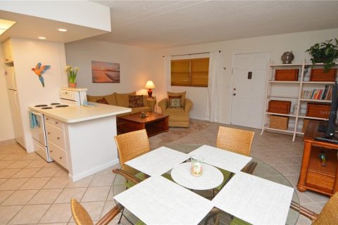 Condo in Largo, Florida, 1 bedroom  № 2196466 - photo 14