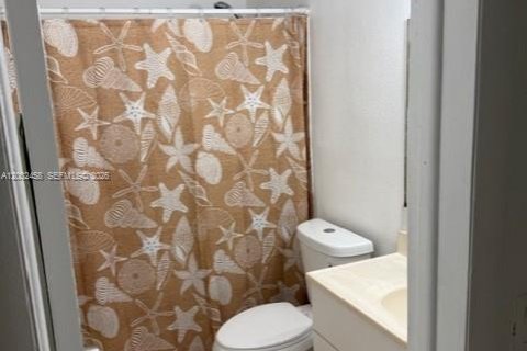 House in Miami, Florida 4 bedrooms, 161.09 sq.m. № 2069807 - photo 12
