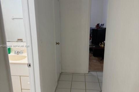House in Miami, Florida 4 bedrooms, 161.09 sq.m. № 2069807 - photo 8