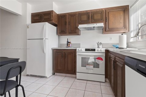 Condominio en venta en Lauderhill, Florida, 2 dormitorios, 91.04 m2 № 1981796 - foto 5