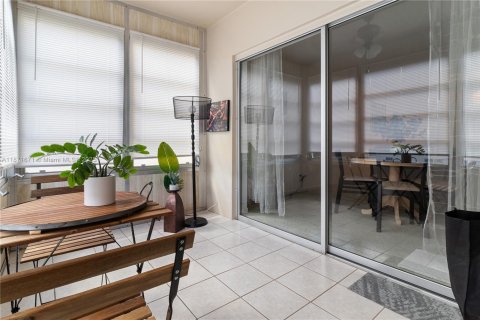Condominio en venta en Lauderhill, Florida, 2 dormitorios, 91.04 m2 № 1981796 - foto 6