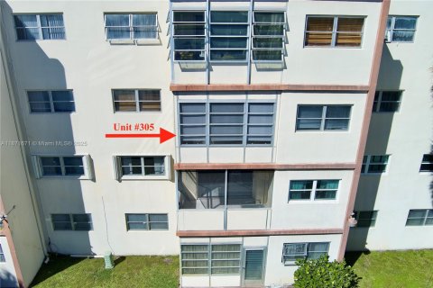 Condominio en venta en Lauderhill, Florida, 2 dormitorios, 91.04 m2 № 1981796 - foto 11