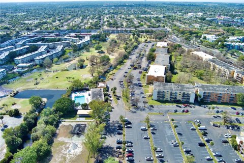 Condominio en venta en Lauderhill, Florida, 2 dormitorios, 91.04 m2 № 1981796 - foto 13