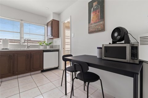 Condominio en venta en Lauderhill, Florida, 2 dormitorios, 91.04 m2 № 1981796 - foto 4