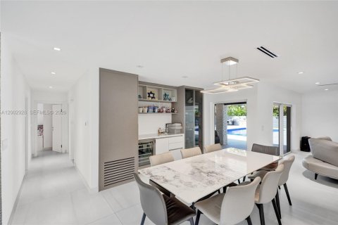 Casa en venta en North Miami Beach, Florida, 5 dormitorios, 213.68 m2 № 2066168 - foto 30