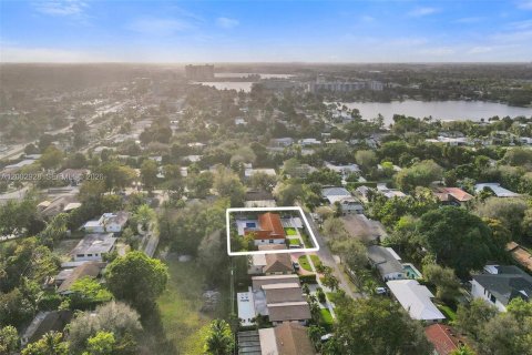 Casa en venta en North Miami Beach, Florida, 5 dormitorios, 213.68 m2 № 2066168 - foto 17