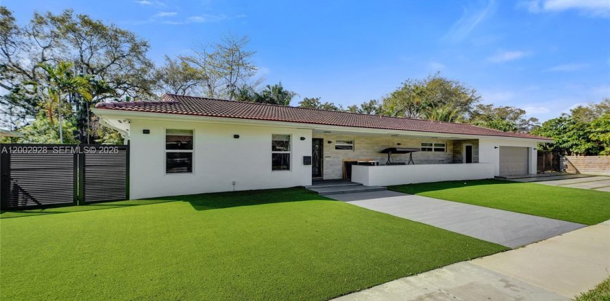 Casa en North Miami Beach, Florida 5 dormitorios, 213.68 m2 № 2066168