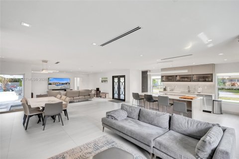Casa en venta en North Miami Beach, Florida, 5 dormitorios, 213.68 m2 № 2066168 - foto 23