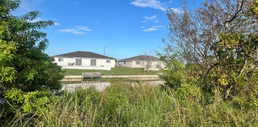 Terreno en Cape Coral, Florida № 1750088