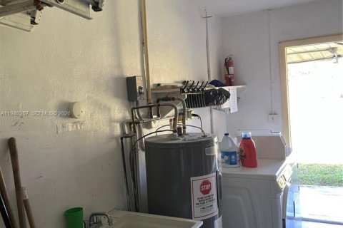 Купить кондоминиум в Холливуд, Флорида 2 спальни, 83.61м2, № 2010831 - фото 20