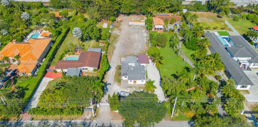 Villa ou maison à Miami, Floride 3 chambres, 203.27 m2 № 1975693