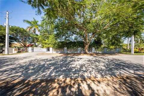 Villa ou maison à vendre à Miami, Floride: 3 chambres, 203.27 m2 № 1975693 - photo 4