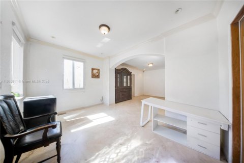 Villa ou maison à vendre à Miami, Floride: 3 chambres, 203.27 m2 № 1975693 - photo 5