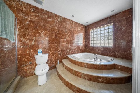 Villa ou maison à vendre à Miami, Floride: 3 chambres, 203.27 m2 № 1975693 - photo 13