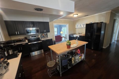 House in Sarasota, Florida 3 bedrooms, 122.63 sq.m. № 2341639 - photo 17