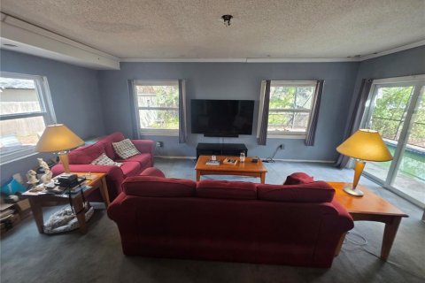 House in Sarasota, Florida 3 bedrooms, 122.63 sq.m. № 2341639 - photo 11