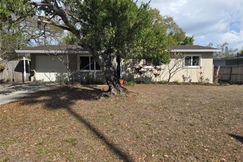 House in Sarasota, Florida 3 bedrooms, 122.63 sq.m. № 2341639 - photo 2