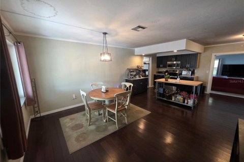 House in Sarasota, Florida 3 bedrooms, 122.63 sq.m. № 2341639 - photo 3