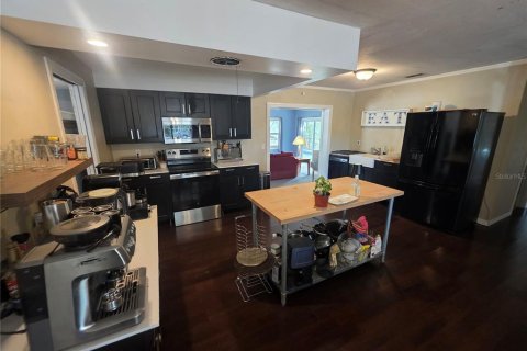 House in Sarasota, Florida 3 bedrooms, 122.63 sq.m. № 2341639 - photo 5