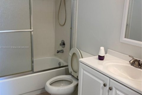 Снять в аренду кондоминиум в Пемброк-Пайнс, Флорида 2 спальни, 102.19м2, № 1989316 - фото 10