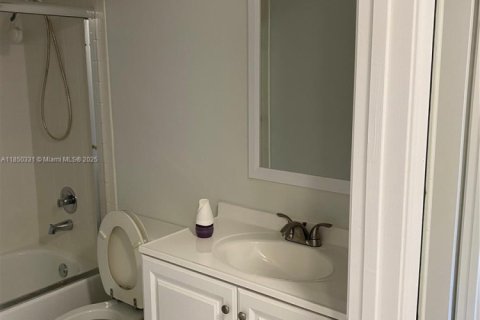 Снять в аренду кондоминиум в Пемброк-Пайнс, Флорида 2 спальни, 102.19м2, № 1989316 - фото 9