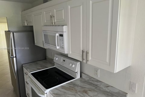 Снять в аренду кондоминиум в Пемброк-Пайнс, Флорида 2 спальни, 102.19м2, № 1989316 - фото 7