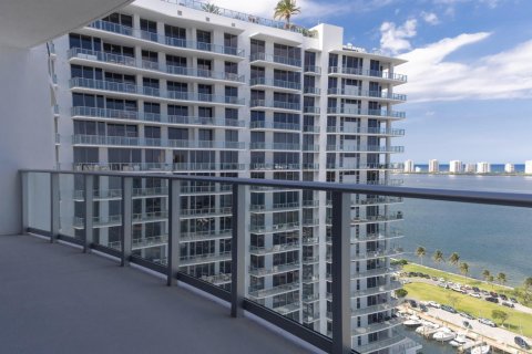 Condo in Lake Park, Florida, 3 bedrooms № 2261970 - photo 10